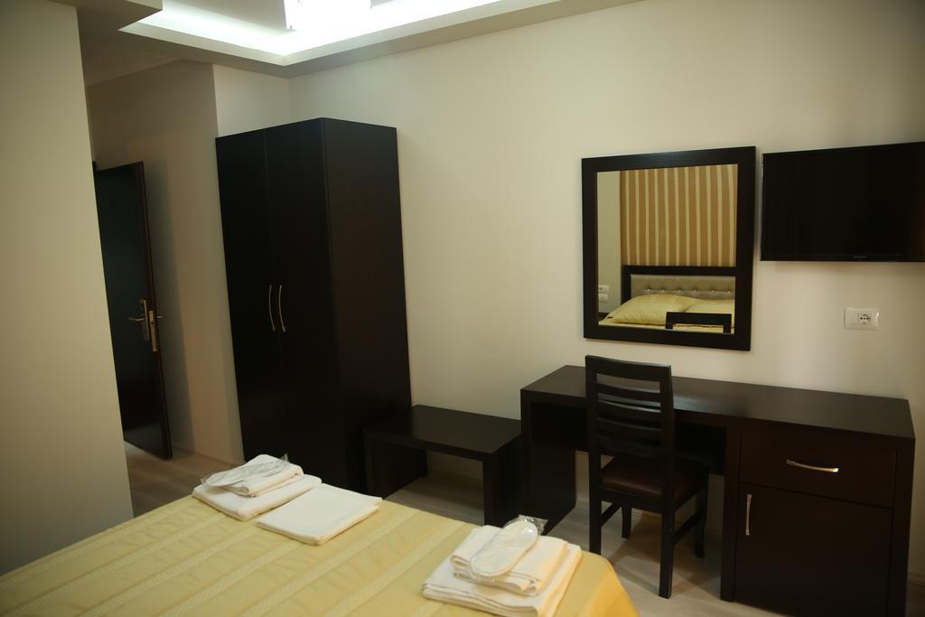 Hotel Pogradeci Szoba fotó