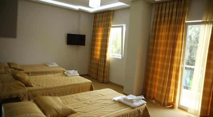 Hotel Pogradeci Kültér fotó